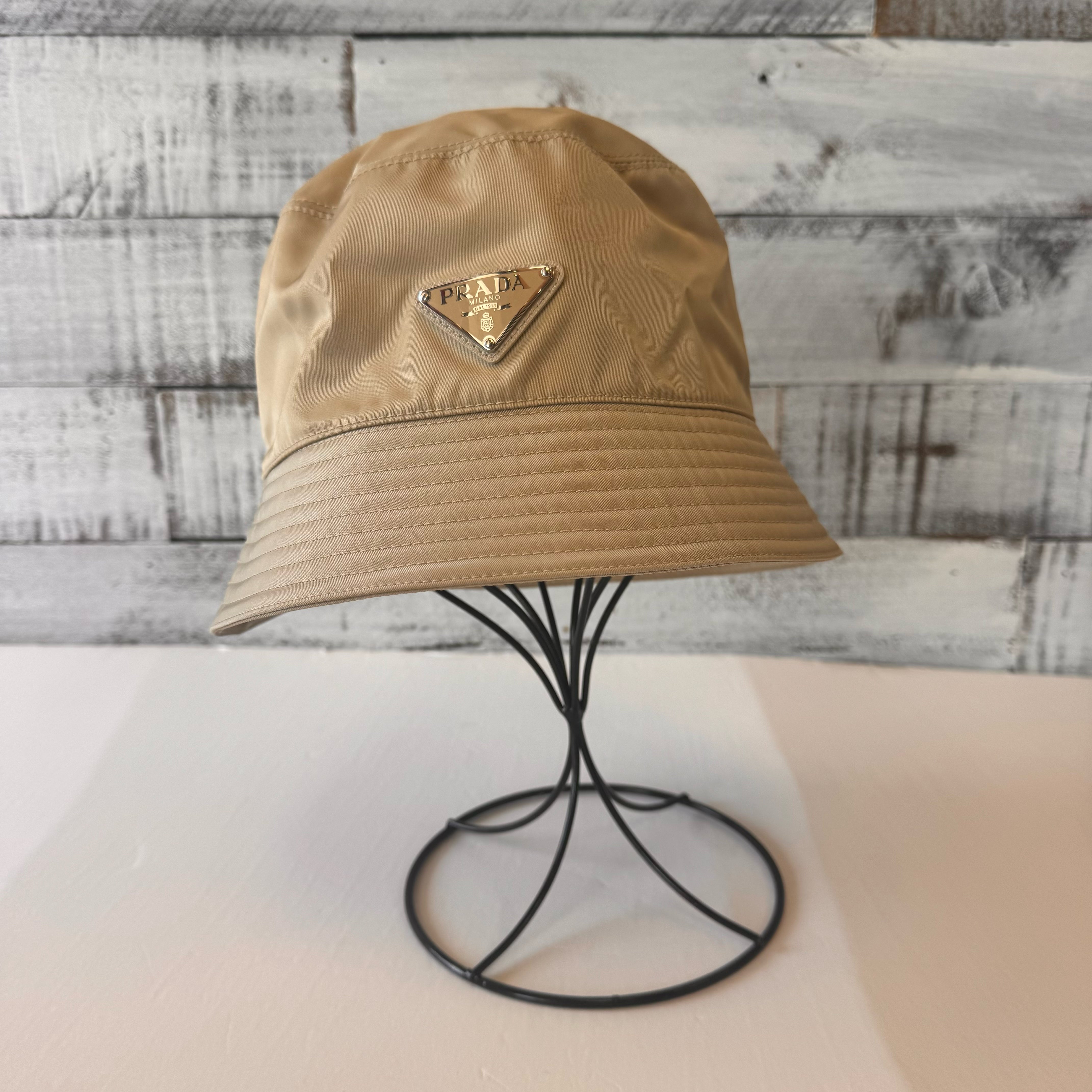 人気を誇る Prada Size M Hat – Double Take 帽子
