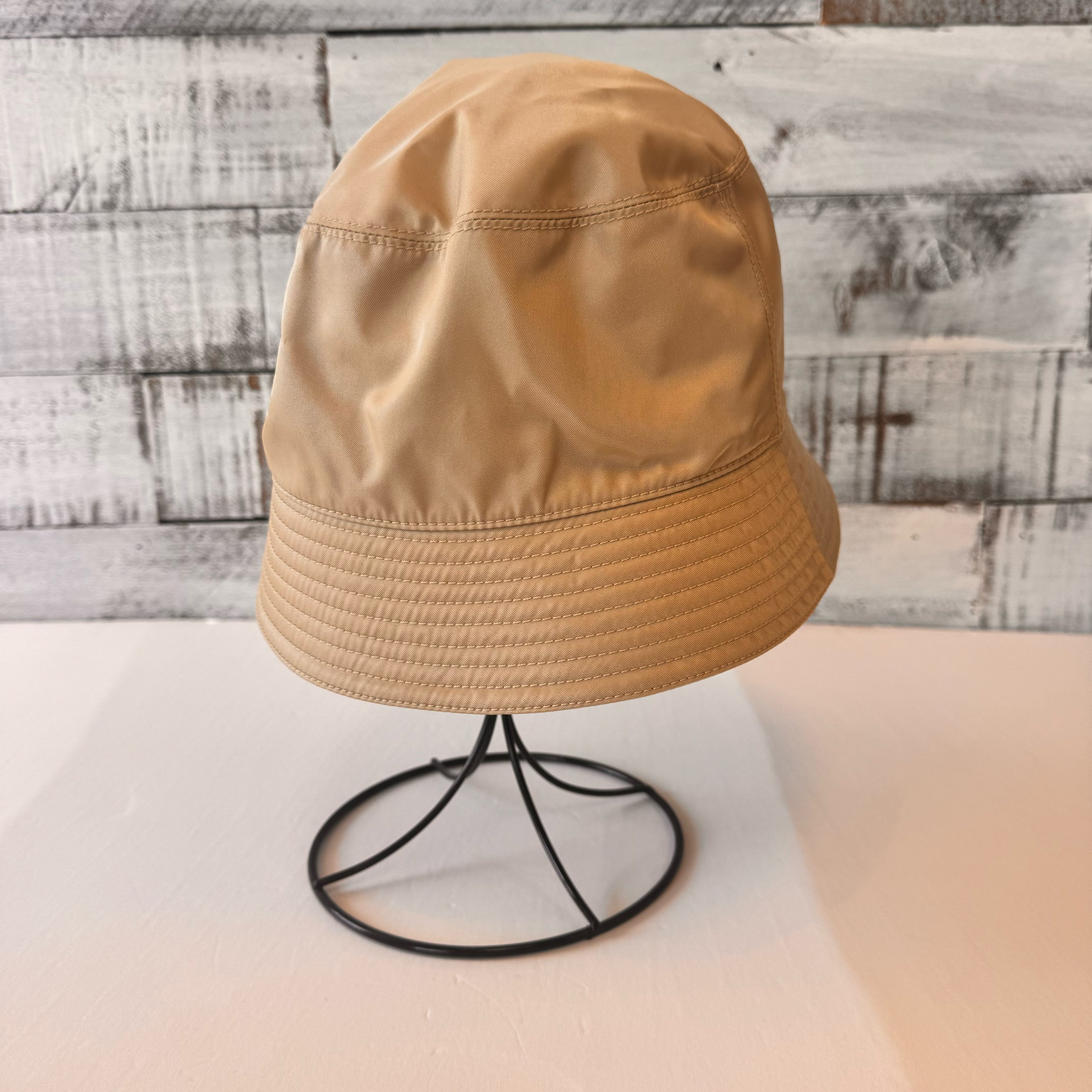 Prada★素敵！Pattern Padded Puffer Bucket Hat Prada Bucket Hat Beige Print Re-Nylon Pattern Padded Puffer